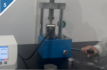 5. Presurizar la muestra calentada.