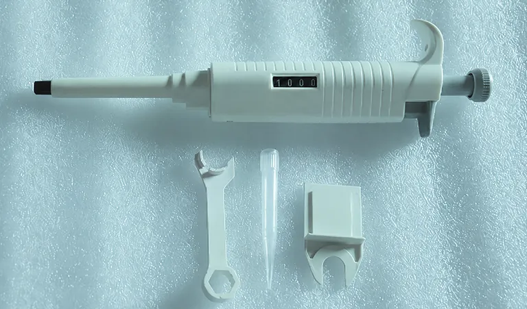 Laboratory Micro Manual Adjustable Single Channel Pipette 1