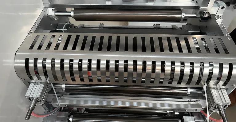 400mm Continuous and Intermittent Gap Coating Machine 3