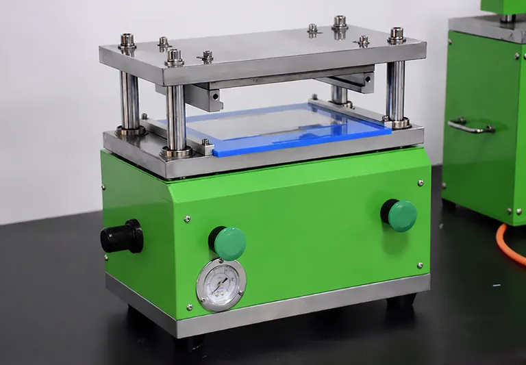Máquina de Corte e Vinco Pneumática de Laboratório para Folhas de Eletrodos de Bateria 1
