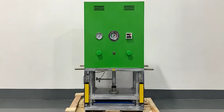 Máquina de Corte e Vinco Semiautomática para Folhas de Eletrodos de Células de Bolsa 1