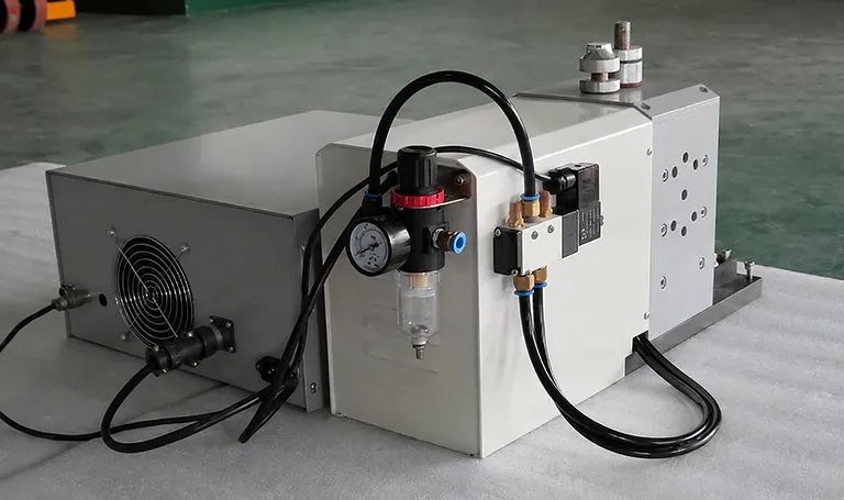 Máquina de Soldadura Ultrassónica Inteligente de 4500W para Abas de Bateria com 70 Camadas de Elétrodos 2