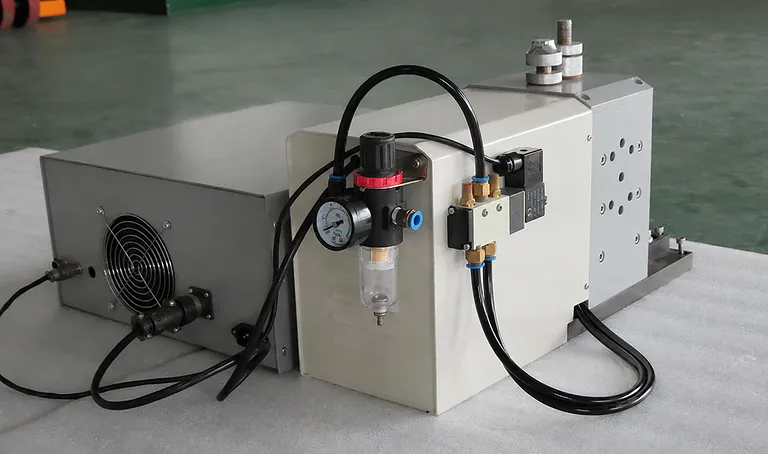 Máquina de Soldadura Ultrassónica Inteligente de 4500W para Abas de Bateria com 70 Camadas de Elétrodos 2