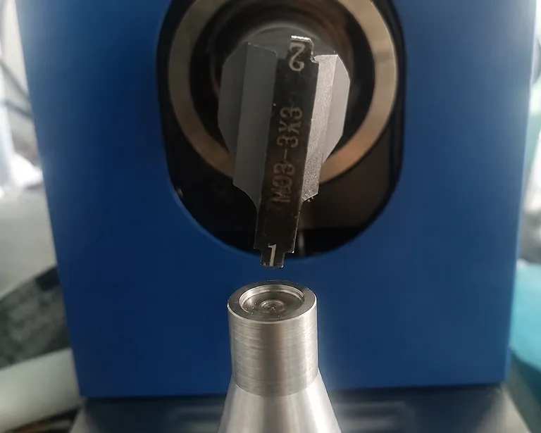 Máquina de Soldadura por Ultrassons de Metais para Uso em Glovebox 1