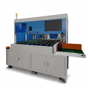 Macchina automatica per la selezione di celle prismatiche con involucro in alluminio