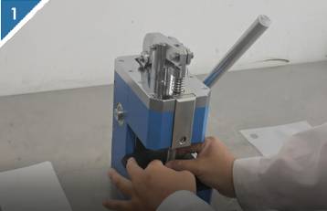 Paso 1: Instalar el punzón superior en la cortadora.