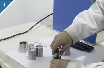 1.Insert the sample into the mold