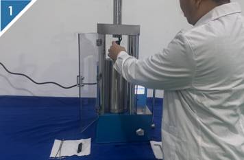 1. Coloque la muestra en la cámara.