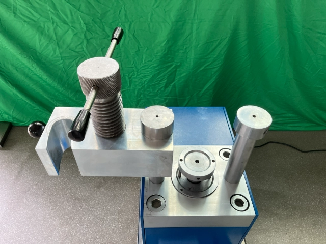 Automatic Lab Cold Isostatic Press Details